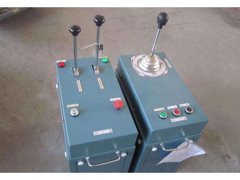 起重機聯(lián)動臺